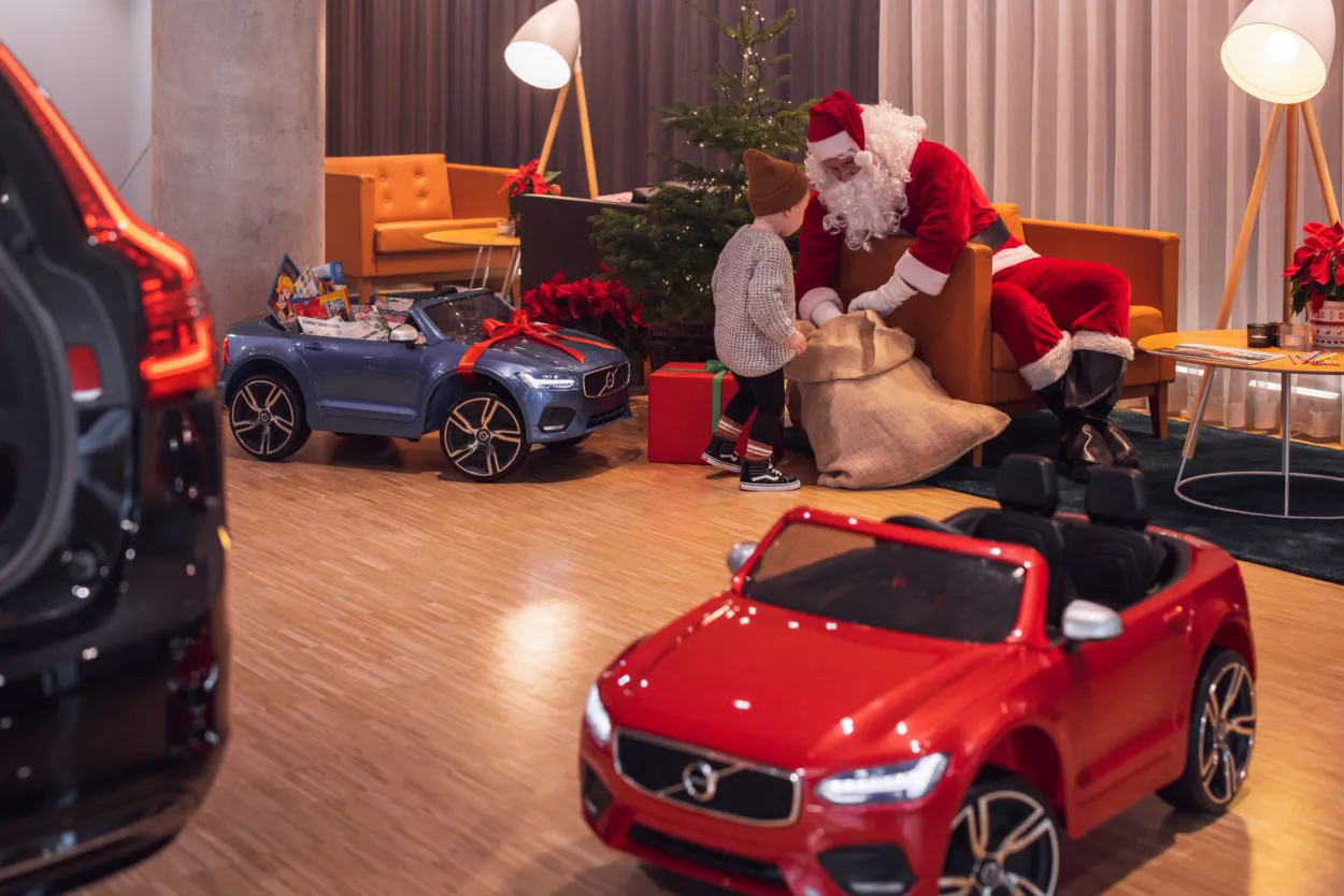 volvo-s90-jako-elektryczny-samochod-dla-dziecka-37319867.jpg