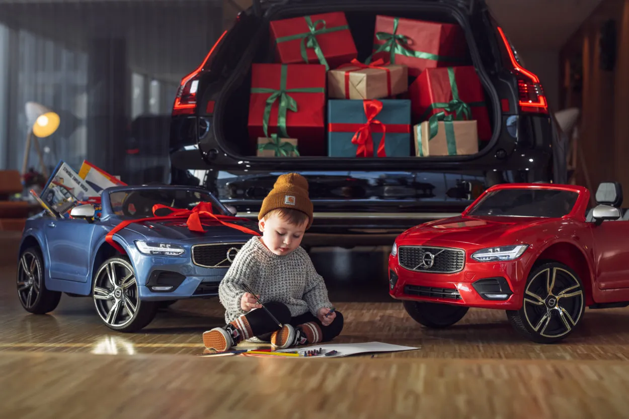 volvo-s90-jako-elektryczny-samochod-dla-dziecka-37319878.jpg