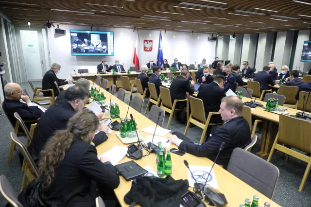 Pracodawca sprawdzi, czy się zaszczepiłeś. Komisja pozytywnie zaopiniowała projekt ustawy