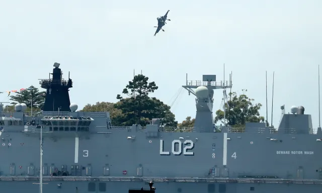 Marynarka wojenna USA szuka w morzu myśliwca. Chce zdążyć przed Chinami