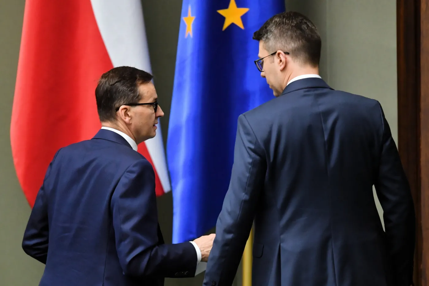 "Glapiński mówił o groźbie deflacji, a premier kupował obligacje". Lewica chce, by Morawiecki wytłumaczył się w Sejmie