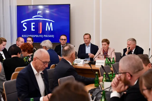 "Lex Czarnek mogło pójść do kosza". Opozycja przegrała 16 do 15. Czworga posłów nie było