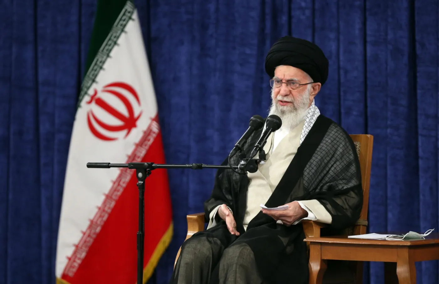 Ajatollahowie nie ustępują. Reżim godzi się na kontrolowane pęknięcie