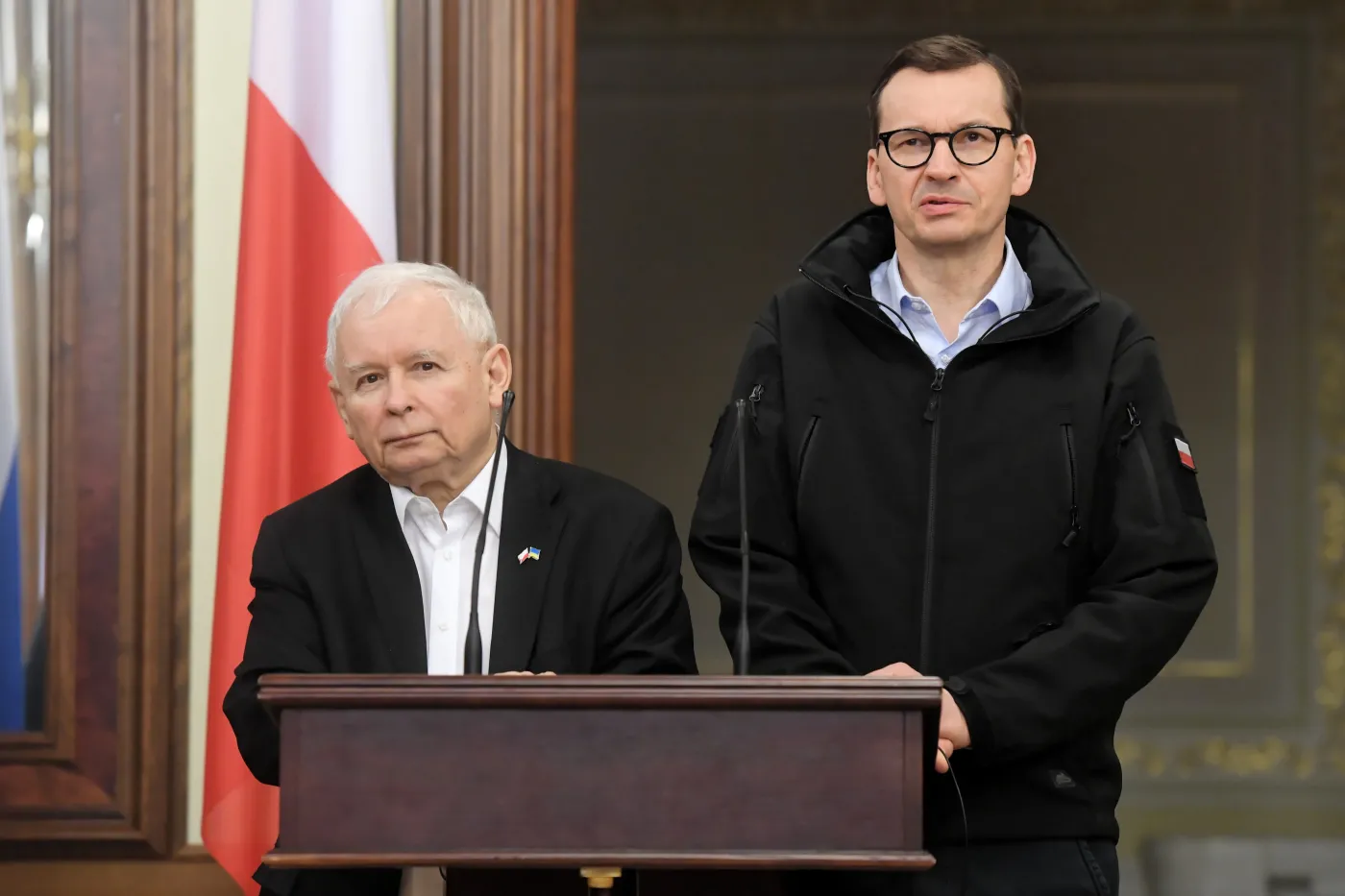 "W którymś momencie, co było niewiarygodne, wszyscy przeszli na polski. Kaczyński i Morawiecki zaczęli..."
