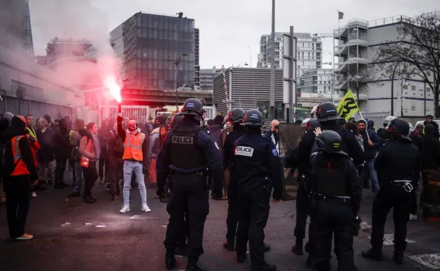 Niepokojące doniesienia z Francji. Policja stosuje wobec demonstrantów...