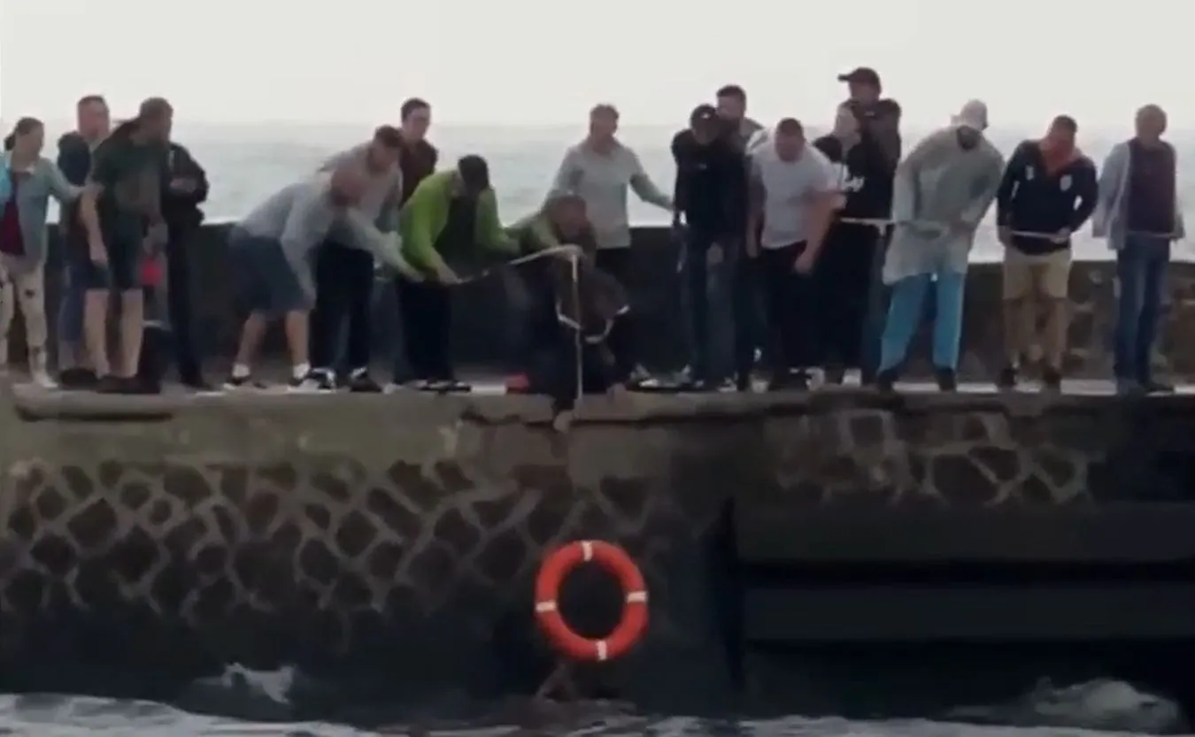 Niebezpieczna sytuacja na falochronie w Darłowie