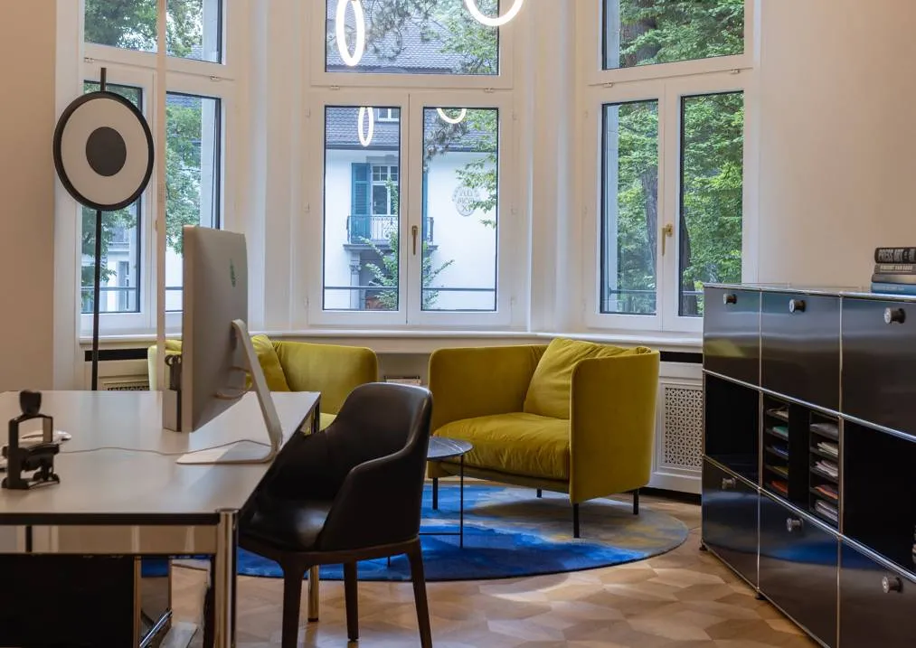 "Quiet luxury" to dyskretny trend projektowy roku. Na czym polega jego wyjątkowość?