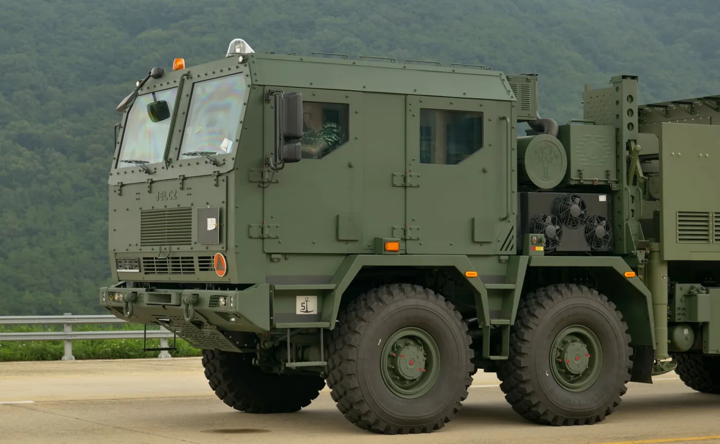 jelcz-z-napedem-8x8-uzbrojony-w-wyrzutnie-homark-37880964.jpg