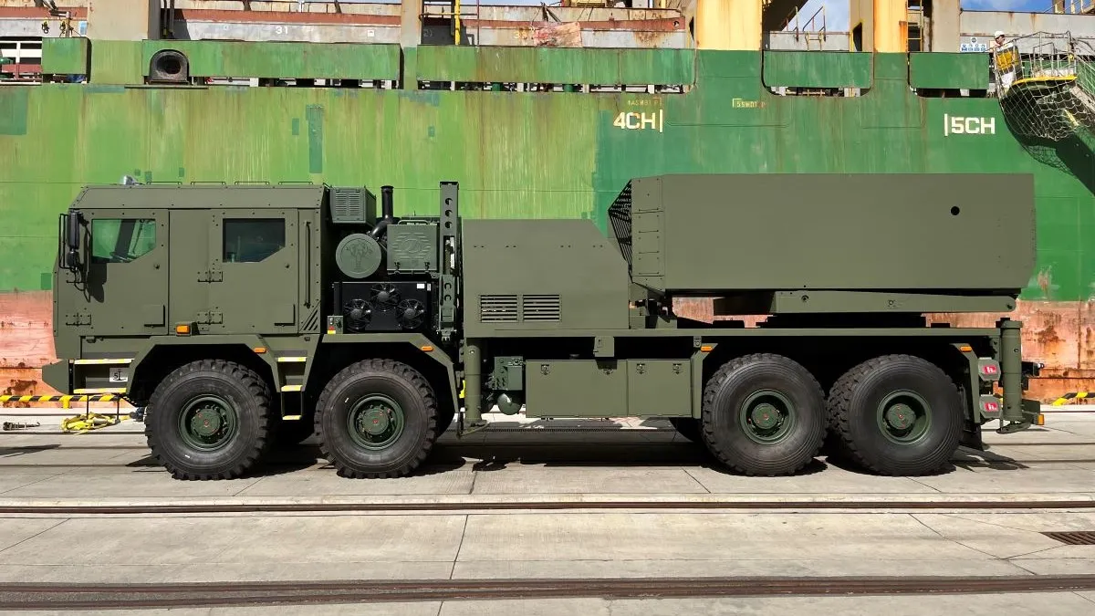 jelcz-z-napedem-8x8-uzbrojony-w-wyrzutnie-homark-37897221.jpg