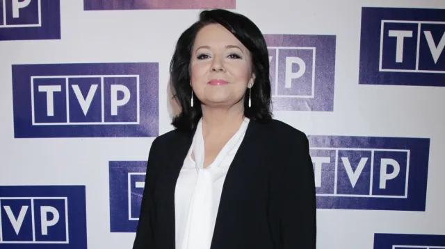 Danuta Holecka w reklamie "Wiadomości". Internauta: Chyba lekko podrasowane… [FOTO]