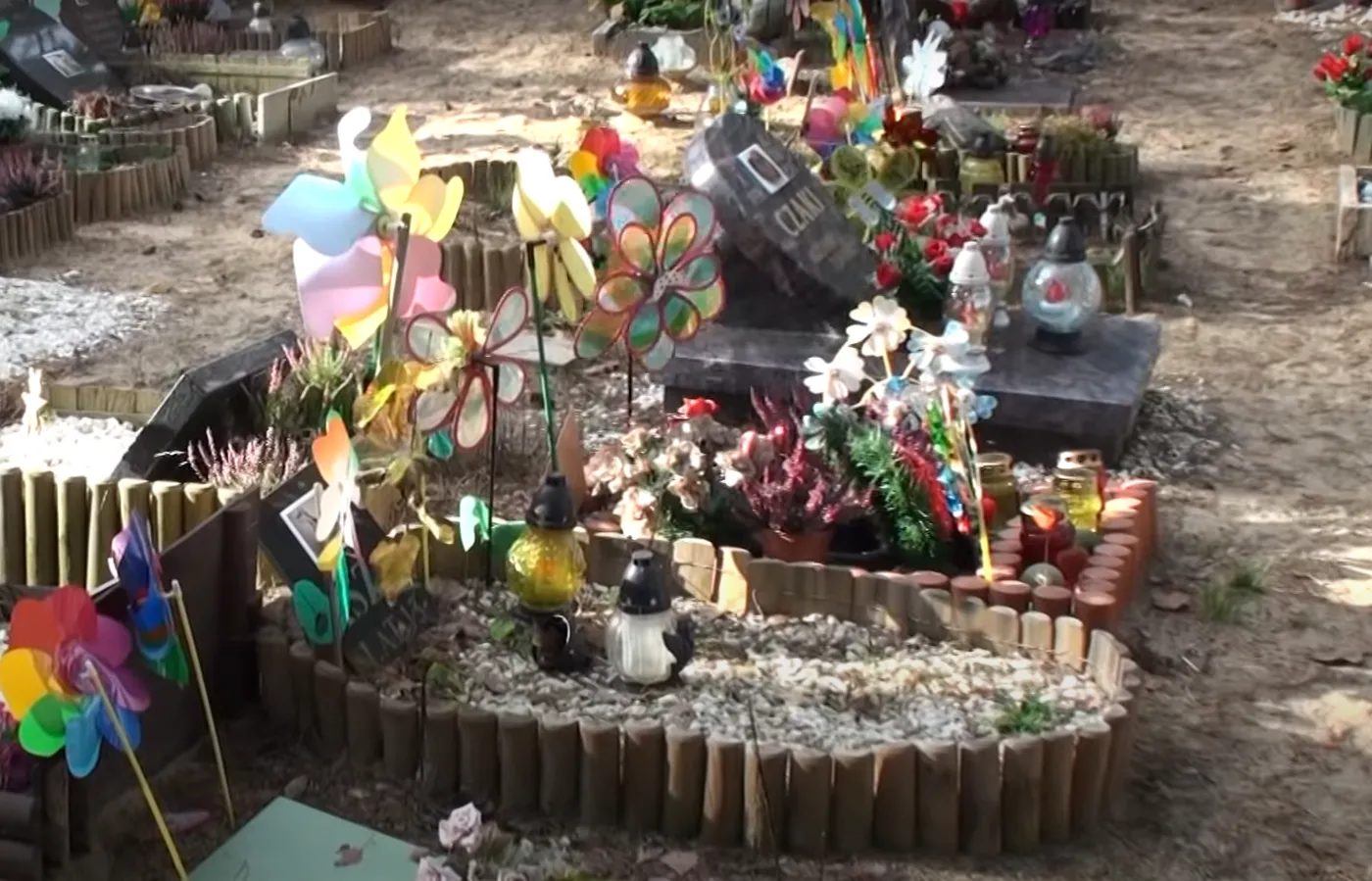 Gdzie trafiają zwierzęta po śmierci? Jedne na wysypisko, inne wracają do domu jako...rzeźba