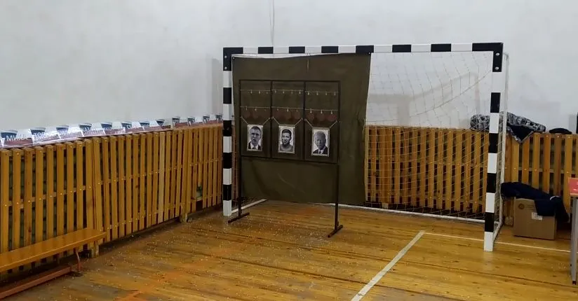 Zabawy rosyjskich "patriotów". Szkoła zorganizowała konkurs strzelania do podobizn prezydentów