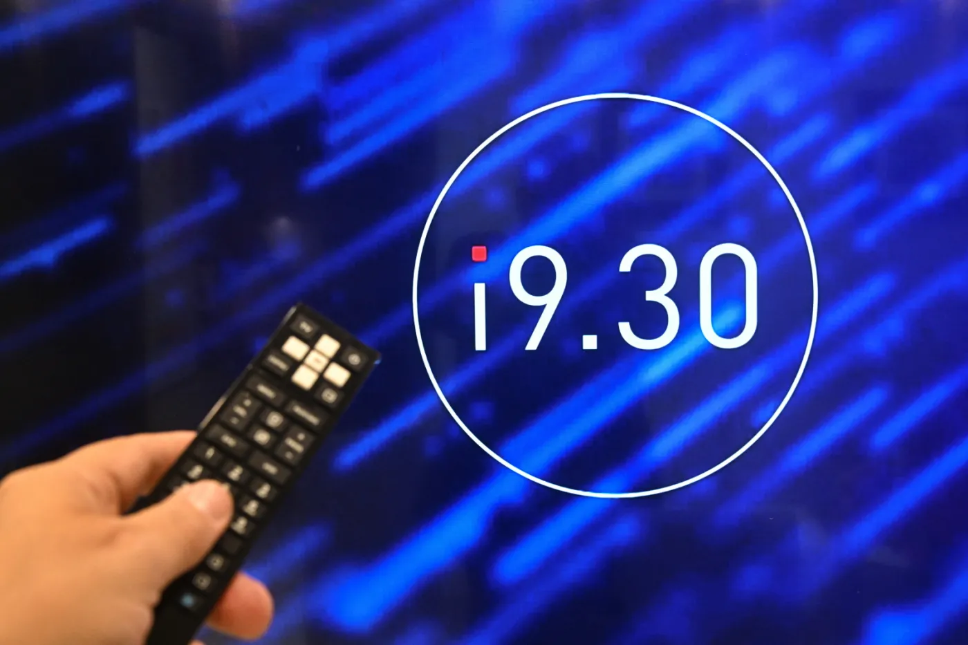 "19:30" zamiast "Wiadomości". Prof. Godzic ocenia zmiany: Rozdarto kurtynę