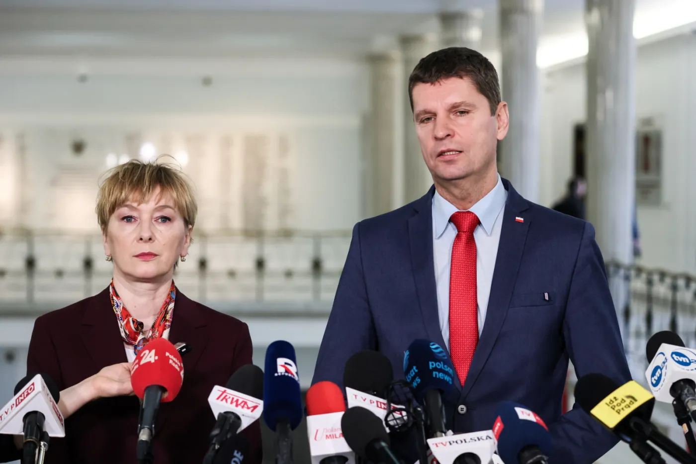 Ta sprawa "wywołała burzę". Posłowie PiS: Brak prac domowych "groźny dla systemu edukacji"...