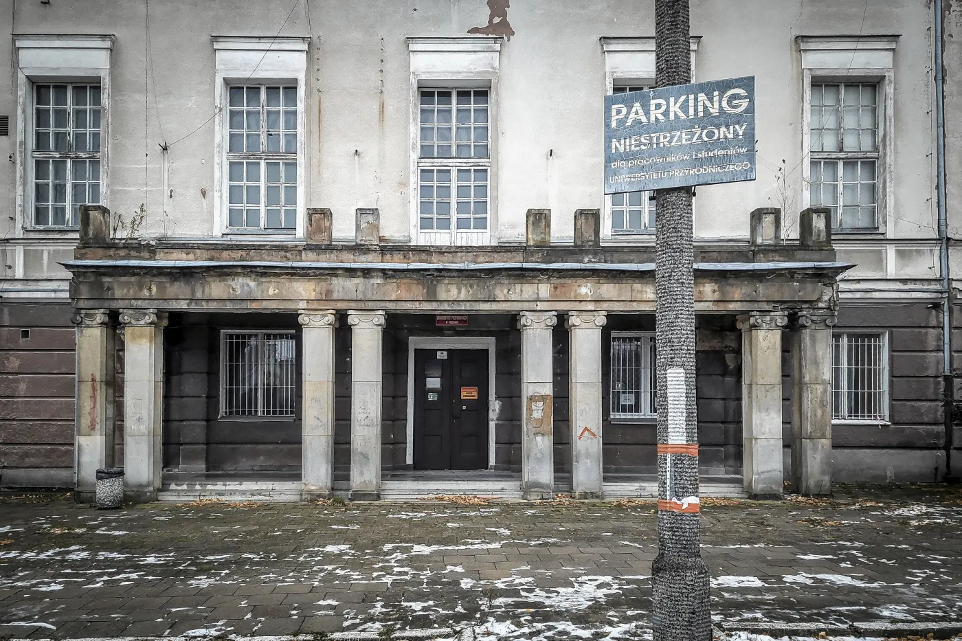 Nieczynne akademiki Uniwersytetu Przyrodniczego 