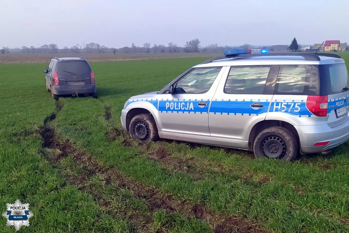 Mazowieckie: Ukradł mamie auto, był poszukiwany. Pościg zakończył się w polu