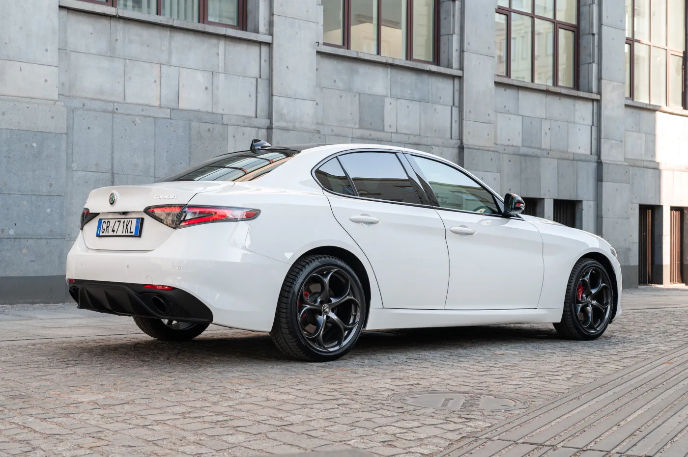 alfa-romeo-tributo-italiano-nowa-edycja-specjalna-38123455.jpg
