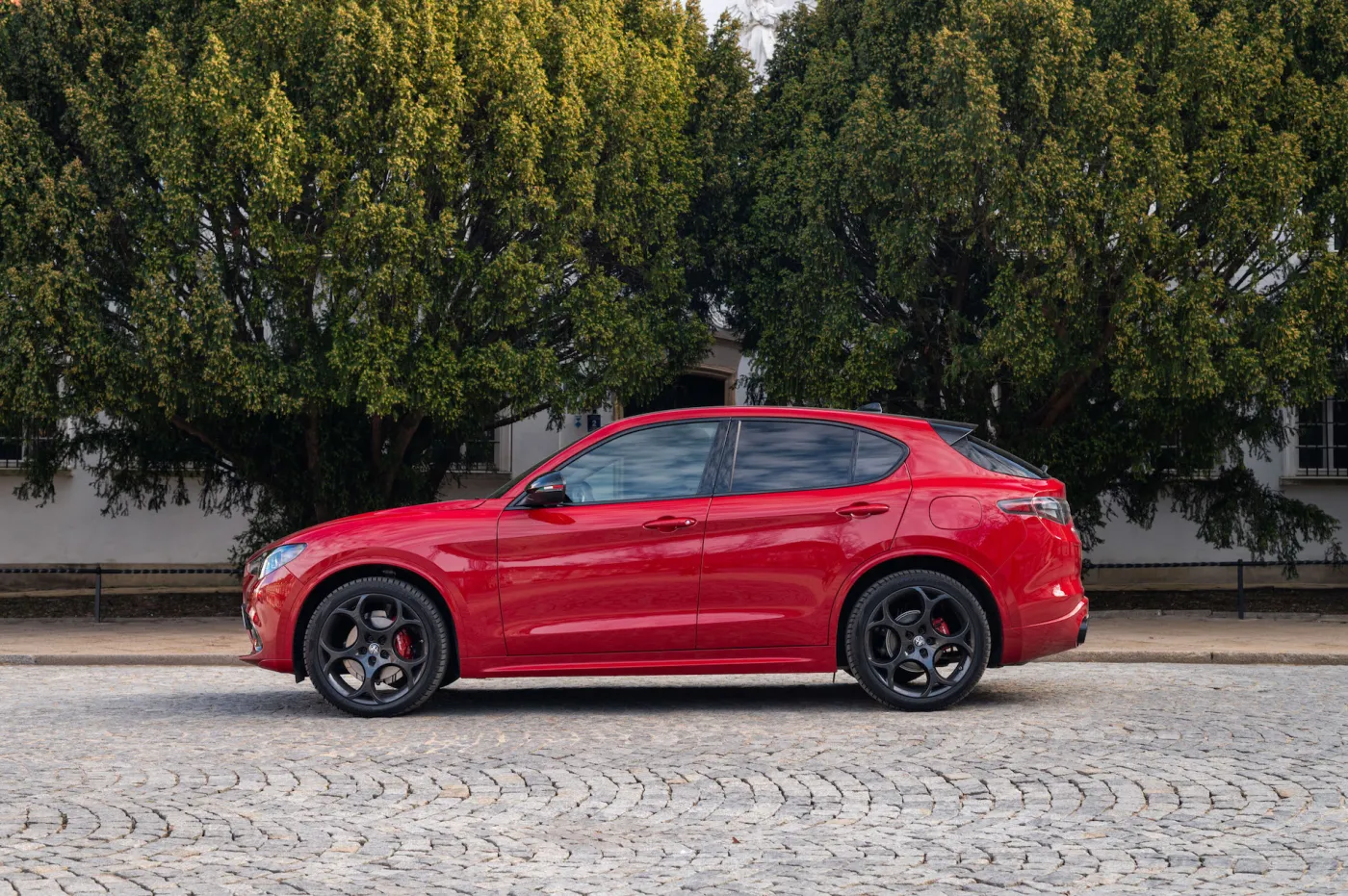 alfa-romeo-tributo-italiano-nowa-edycja-specjalna-38123463.jpg