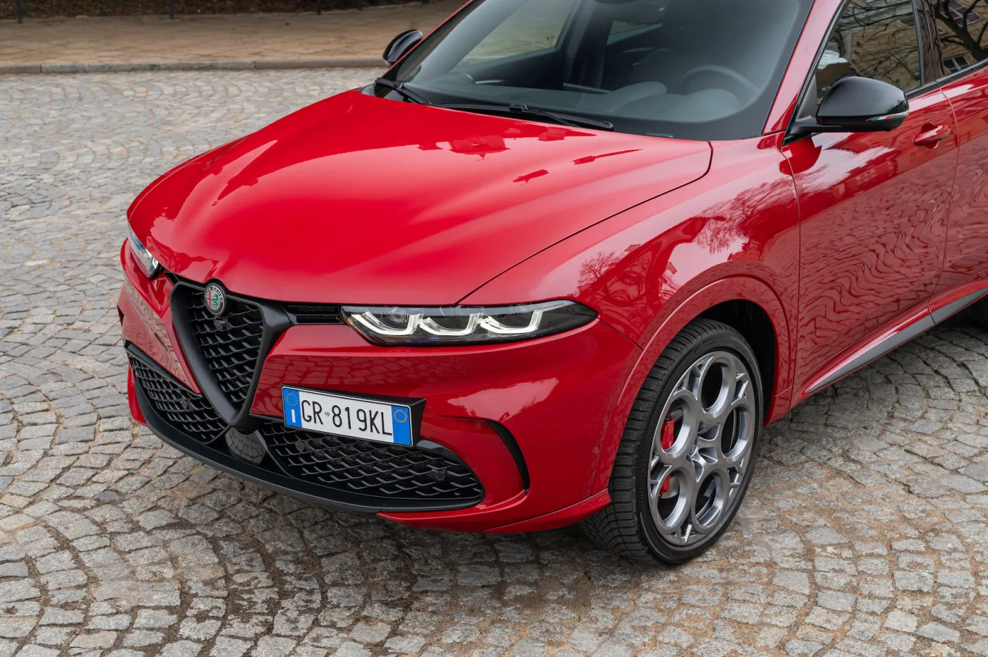 alfa-romeo-tributo-italiano-nowa-edycja-specjalna-38123498.jpg