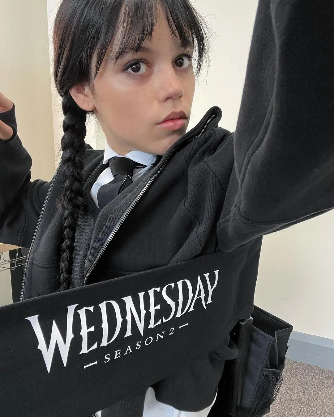 jenna-ortega-na-planie-2-sezonu-serialu-wednesday-38180440.jpg