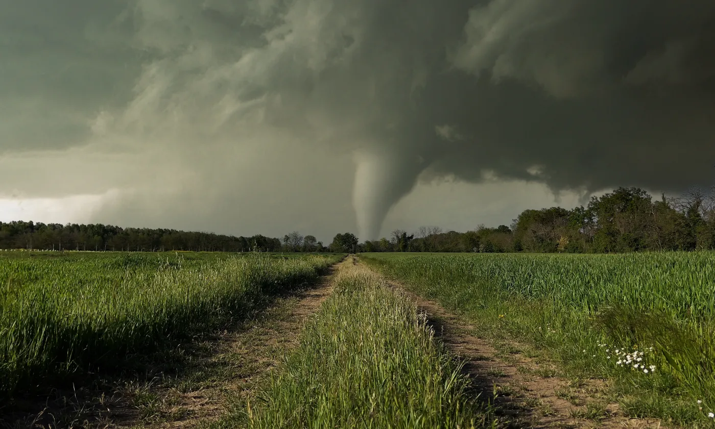 tornado, trąba powietrzna, pogoda, lato, żywioł, wiatr,