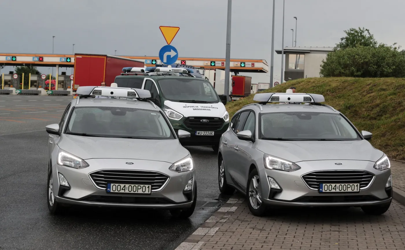 radiowozy-gitd-do-kontroli-oplaty-drogowej-etoll-38255737.jpg