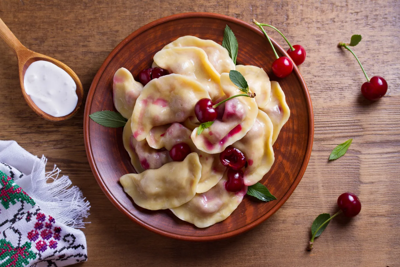 Pierogi z owocami z wiśniami Dumplings,,Filled,With,Cherries,,Berries.,Pierogi,,Varenyky,,Vareniki,,Pyrohy,-