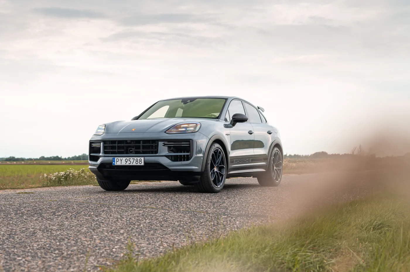porsche-cayenne-turbo-ehybrid-coupe-z-pakietem-gt-38263088.jpg