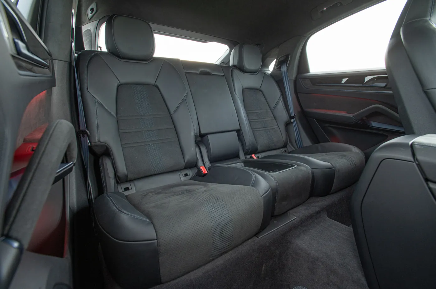 porsche-cayenne-turbo-ehybrid-coupe-z-pakietem-gt-38263168.jpg