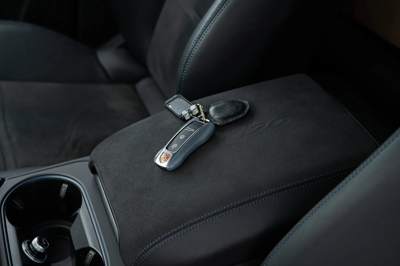 porsche-cayenne-turbo-ehybrid-coupe-z-pakietem-gt-38263174.jpg