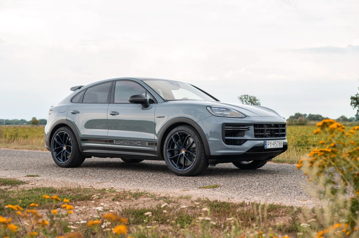 porsche-cayenne-turbo-ehybrid-coupe-z-pakietem-gt-38263182.jpg