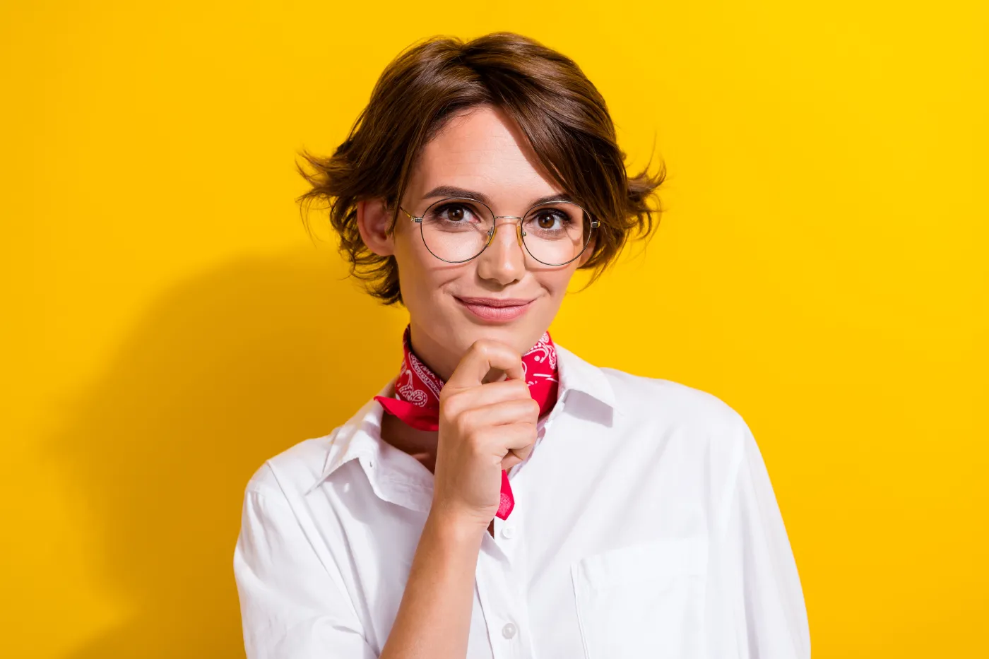 Imię dla kobiety kobieta młoda dziewczyna Photo,Of,Adorable,Cute,Girl,Wear,White,Stylish,Outfit,Arm