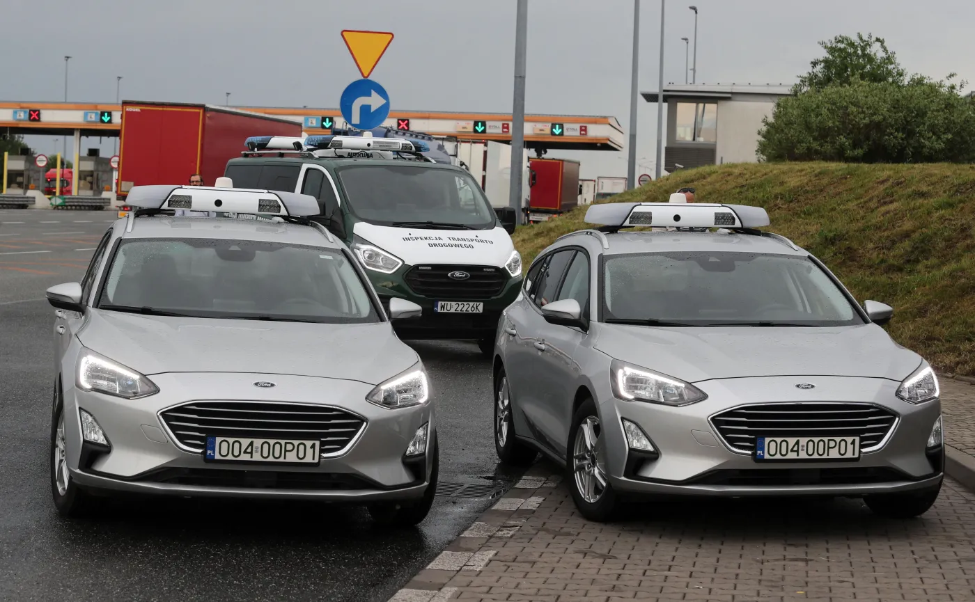 radiowozy-gitd-do-kontroli-oplaty-drogowej-etoll-38261335.jpg