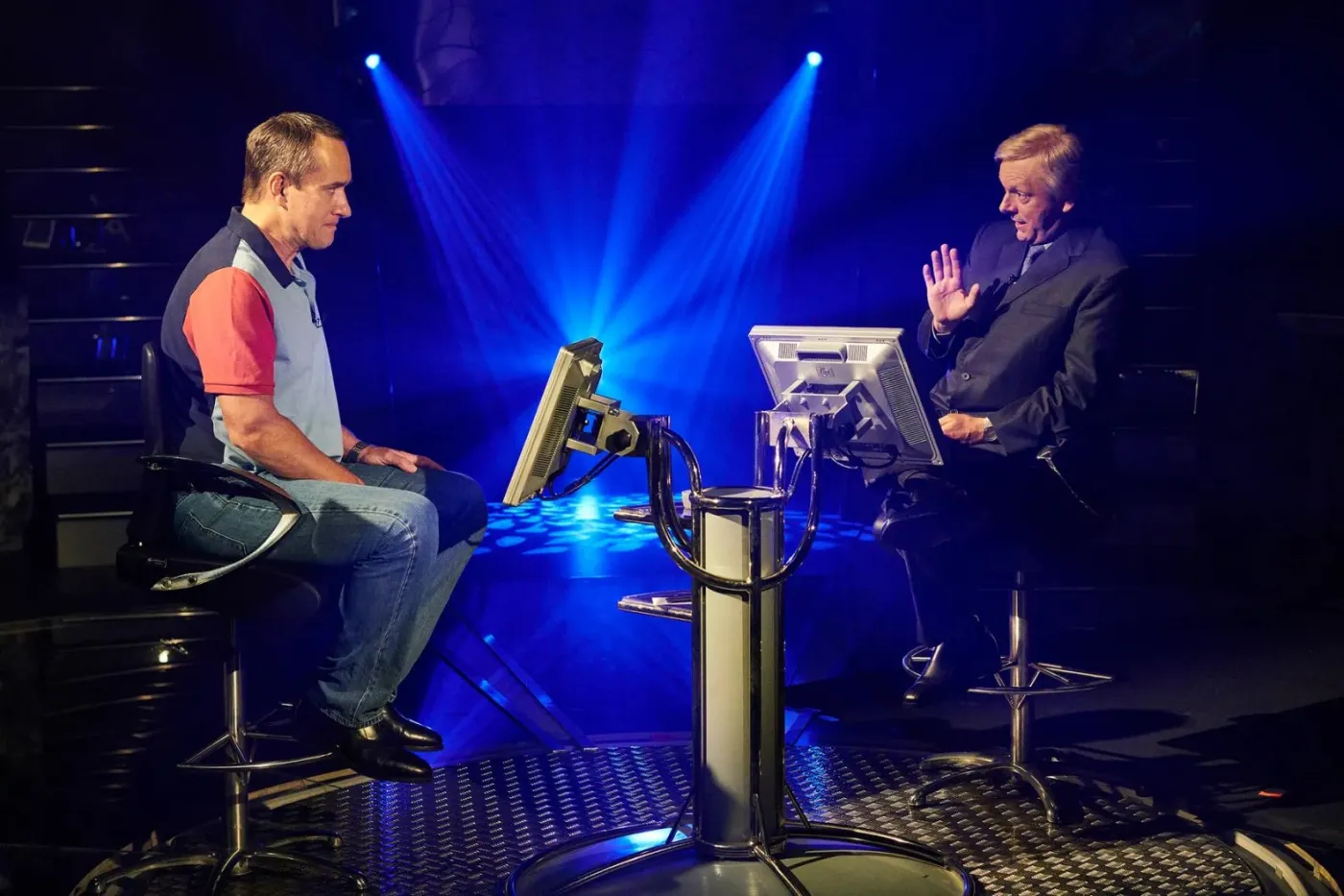 Matthew Macfadyen i Michael Sheen w serialu "Quiz"