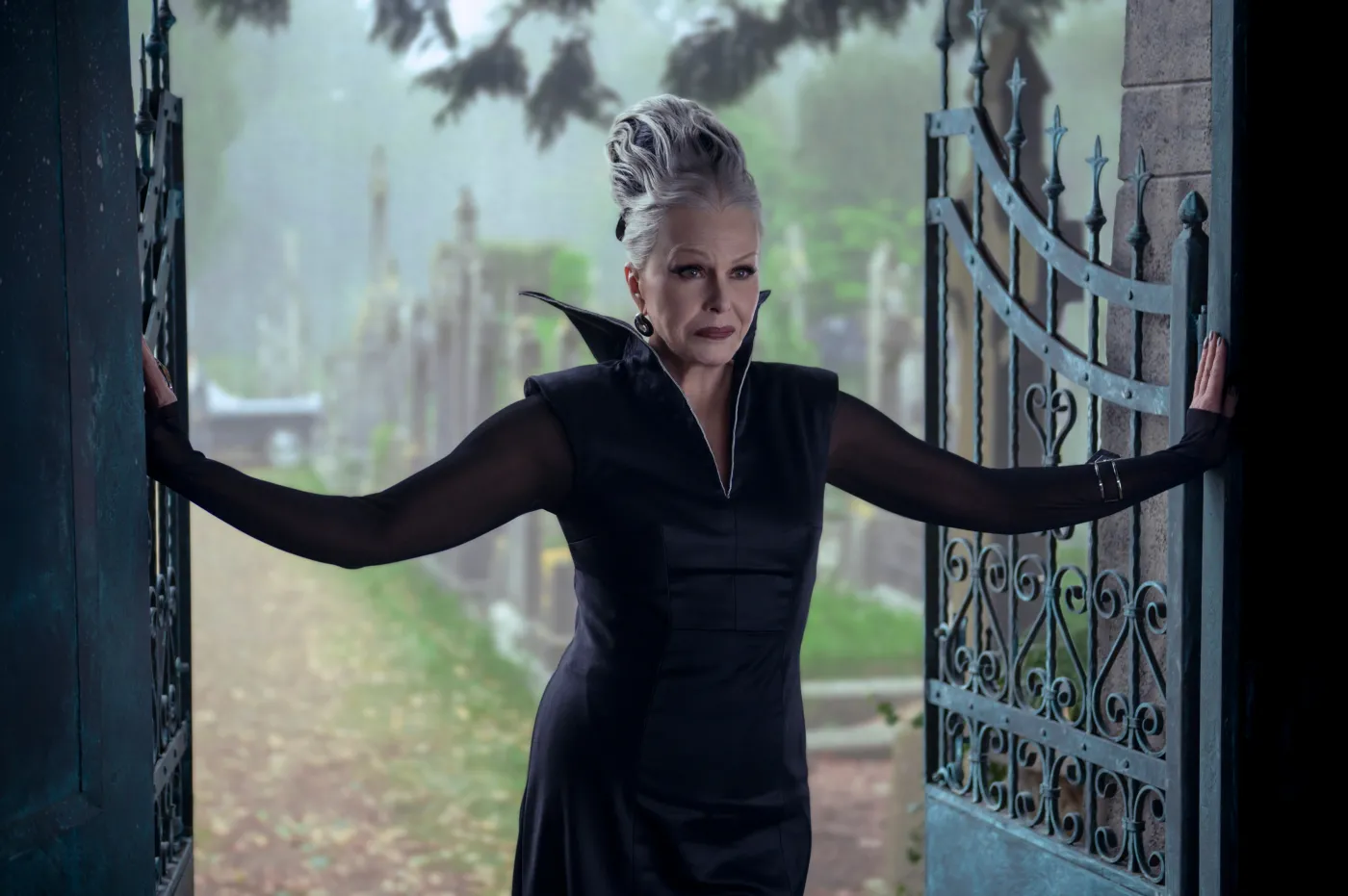 Joanna Lumley w drugim sezonie serialu "Wednesday"