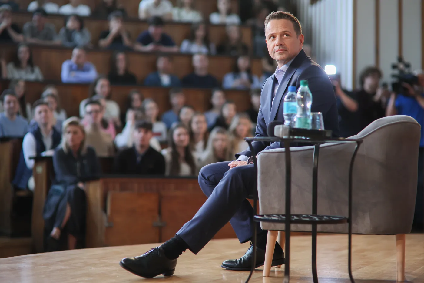 Trzaskowski o Nawrockim: "Zabierał kolegom kanapki"