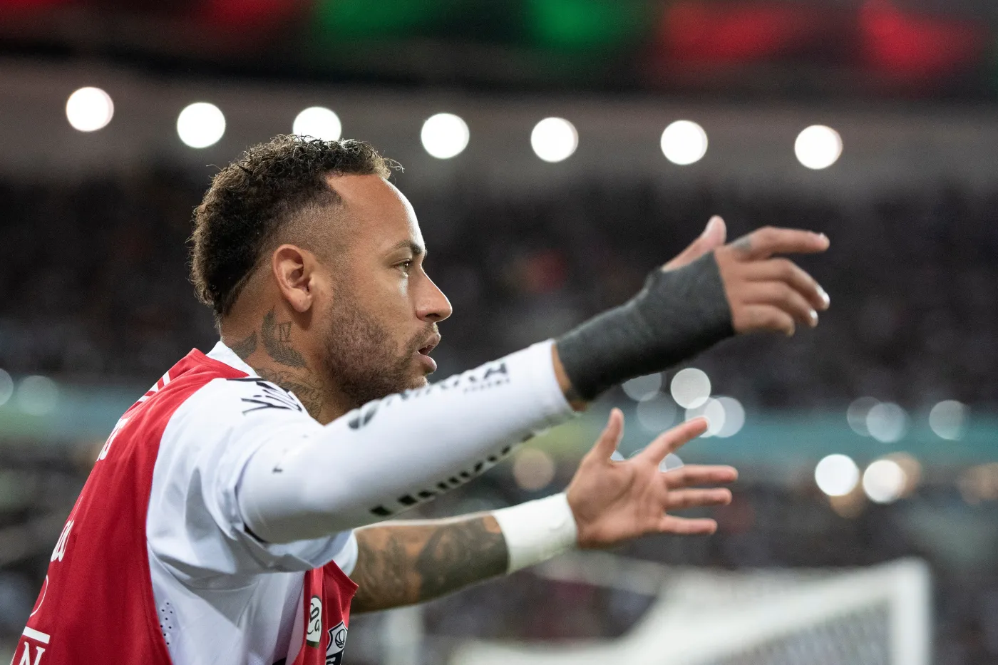 Neymar chciał być jak Maradona. "Wyleciał" z boiska