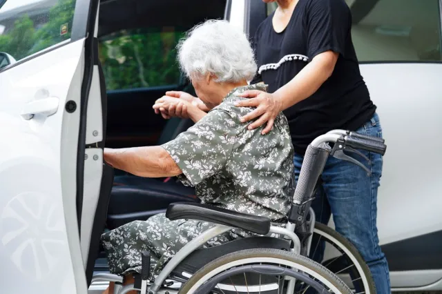 Ile osoby z niepełnosprawnościami i ich opiekunowie mogą dostać w formie zasiłków i świadczeń w 2025 i 2026 roku?