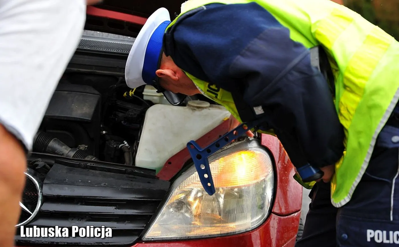 Policjant sprawdzi stan techniczny auta i... stracisz dowód rejestracyjny