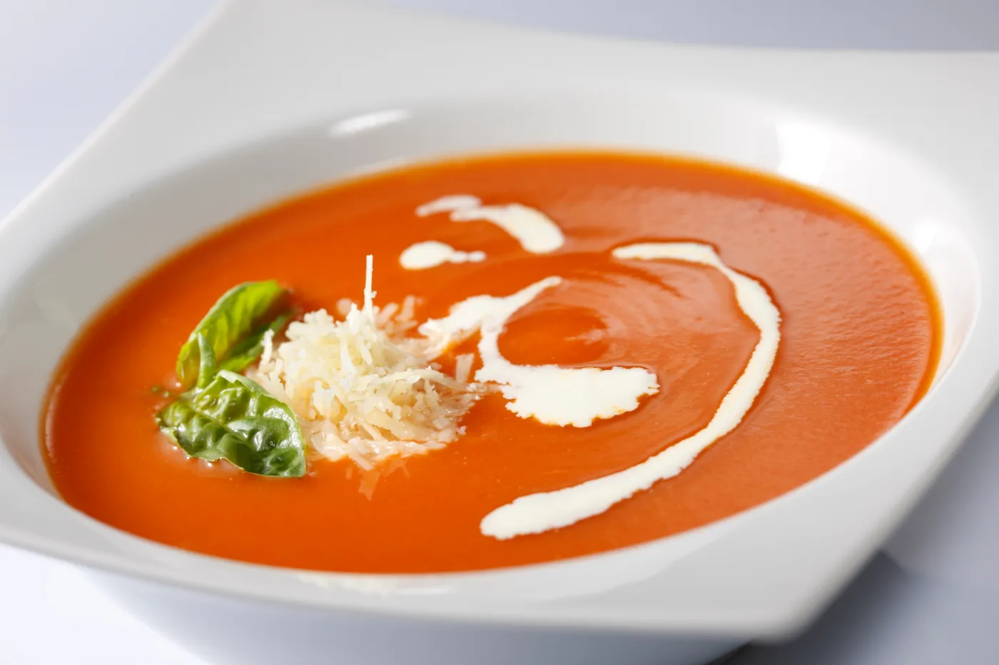 Pyszny obiad na poniedziałek. Podajemy przepis, Ty gotujesz. Krem z pomidorów