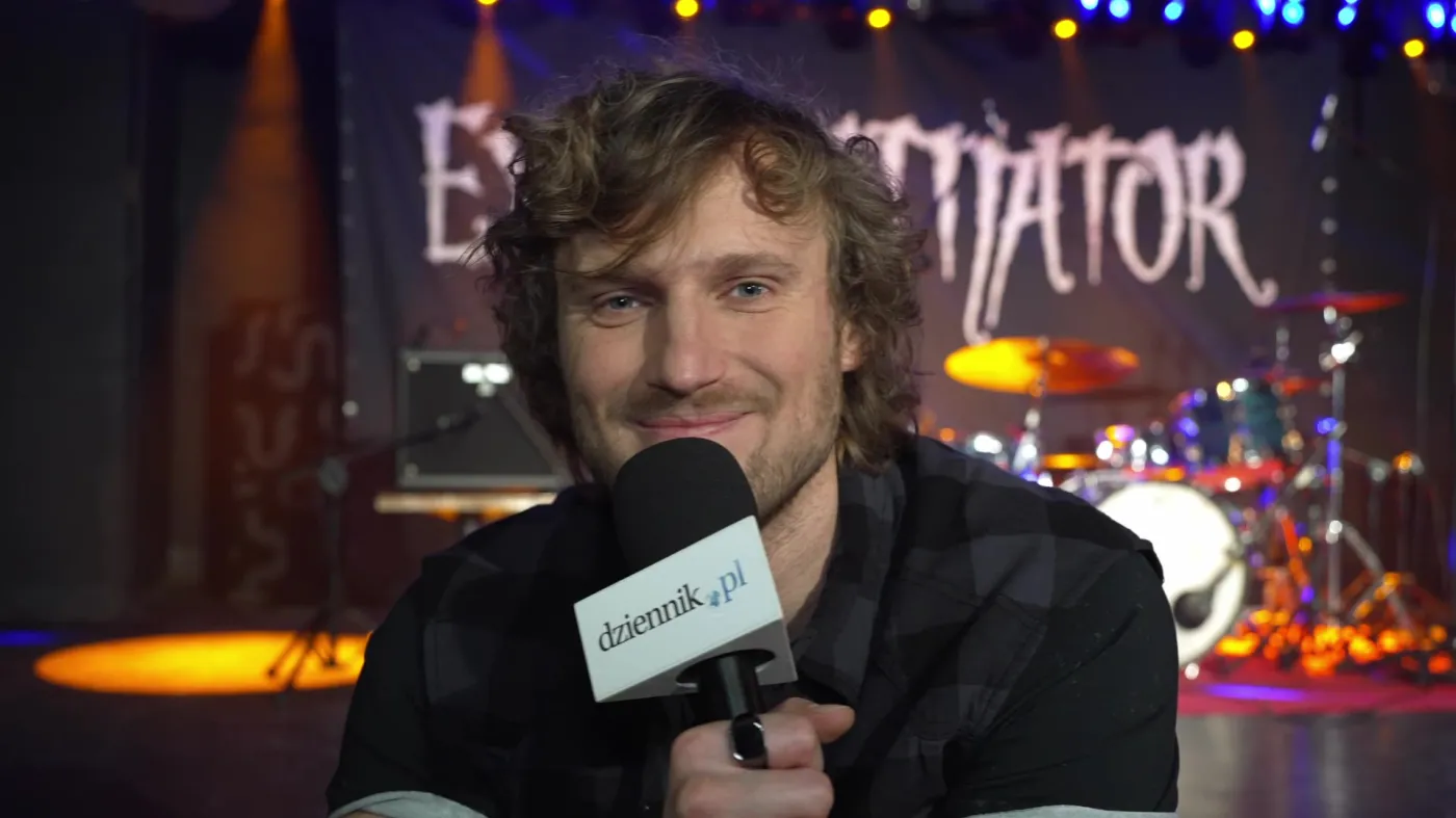 Świąteczne życzenia od Karola Dziuby. Gdzie zaprasza na Sylwestra?