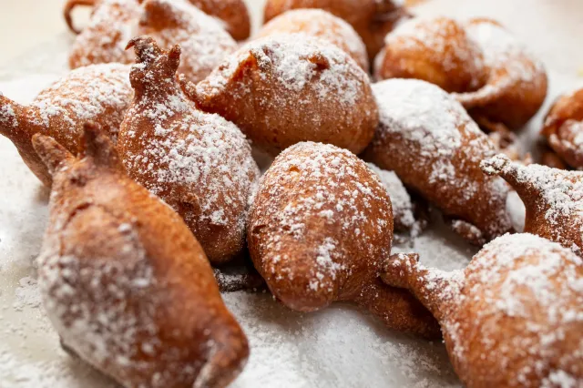 Pięciominutowe pączki jogurtowe. Pyszny przebój na karnawałowe imprezy