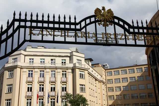 Trzy osoby z zarzutami. Powoływali się na wpływy w Kancelarii Prezydenta