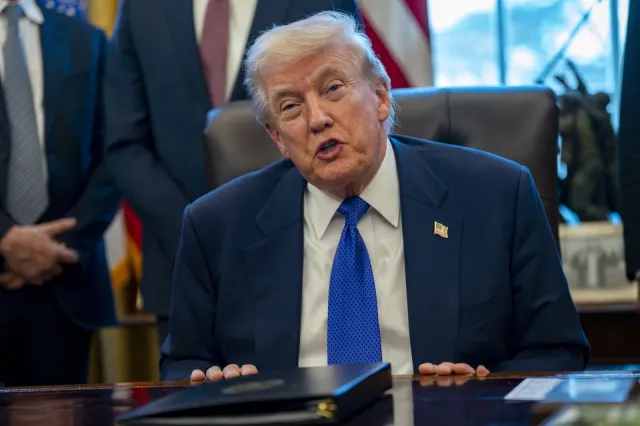 Trump zapytany o ograniczenie militarnego wsparcia USA. "Europa musi uważać"