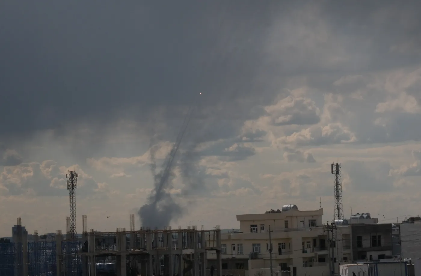 Eksplozje w Rijadzie, Dosze i Abu Zabi. Iran odpowiada rakietami i dronami