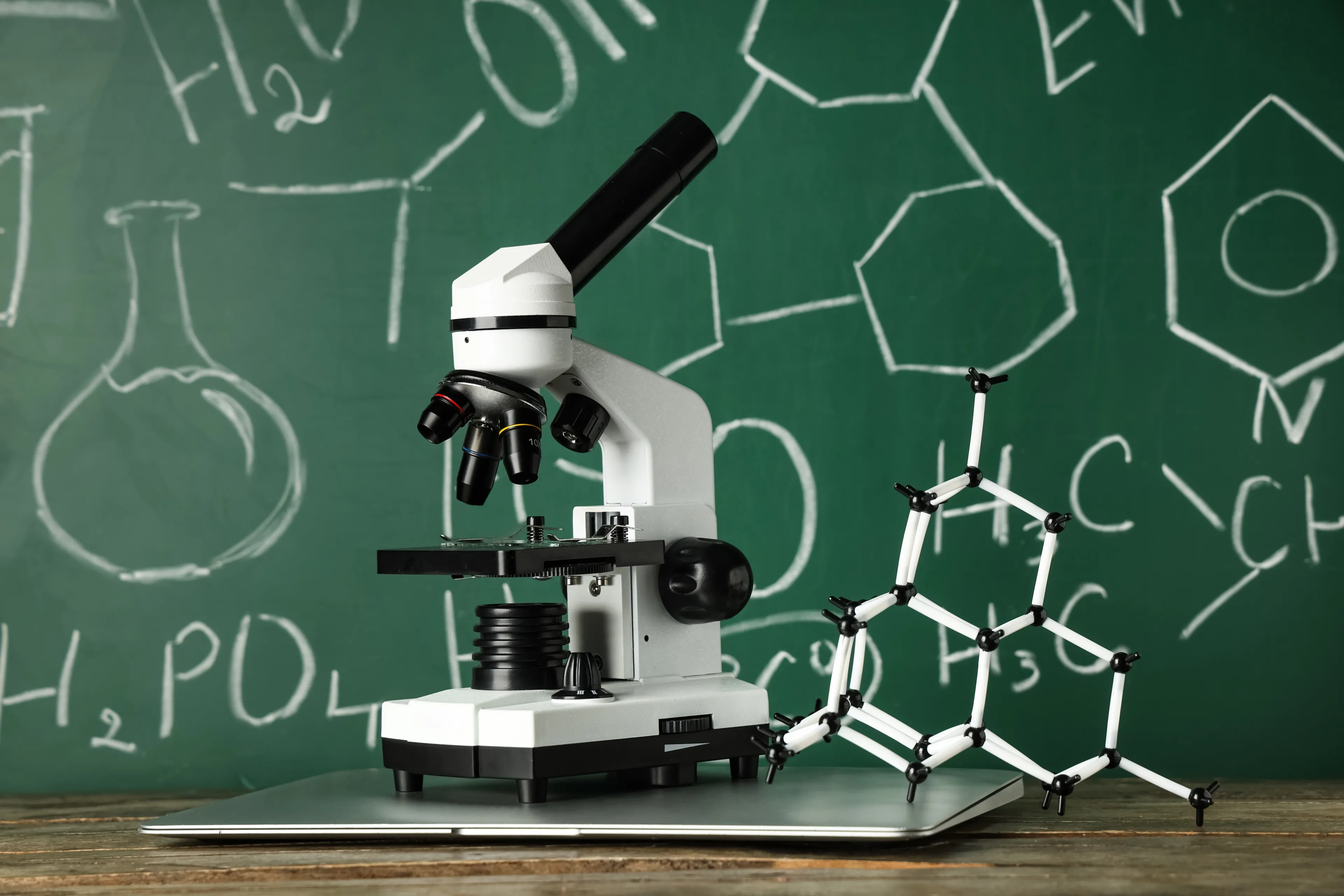 QUIZ: Szybka kartkówka z chemii. 10/10 tylko dla asów