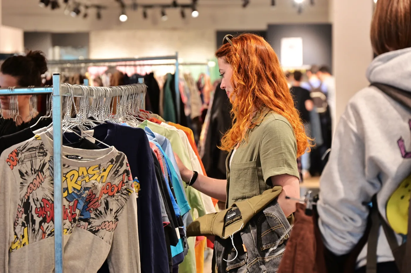 zakupy kobieta sklep odzież ubrania