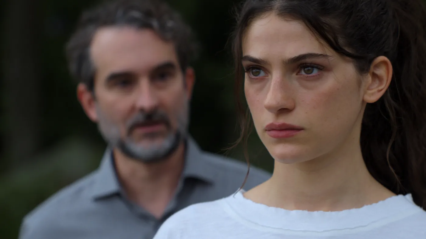 Ella Rubin i Jay Duplass w serialu "Sterling Point"