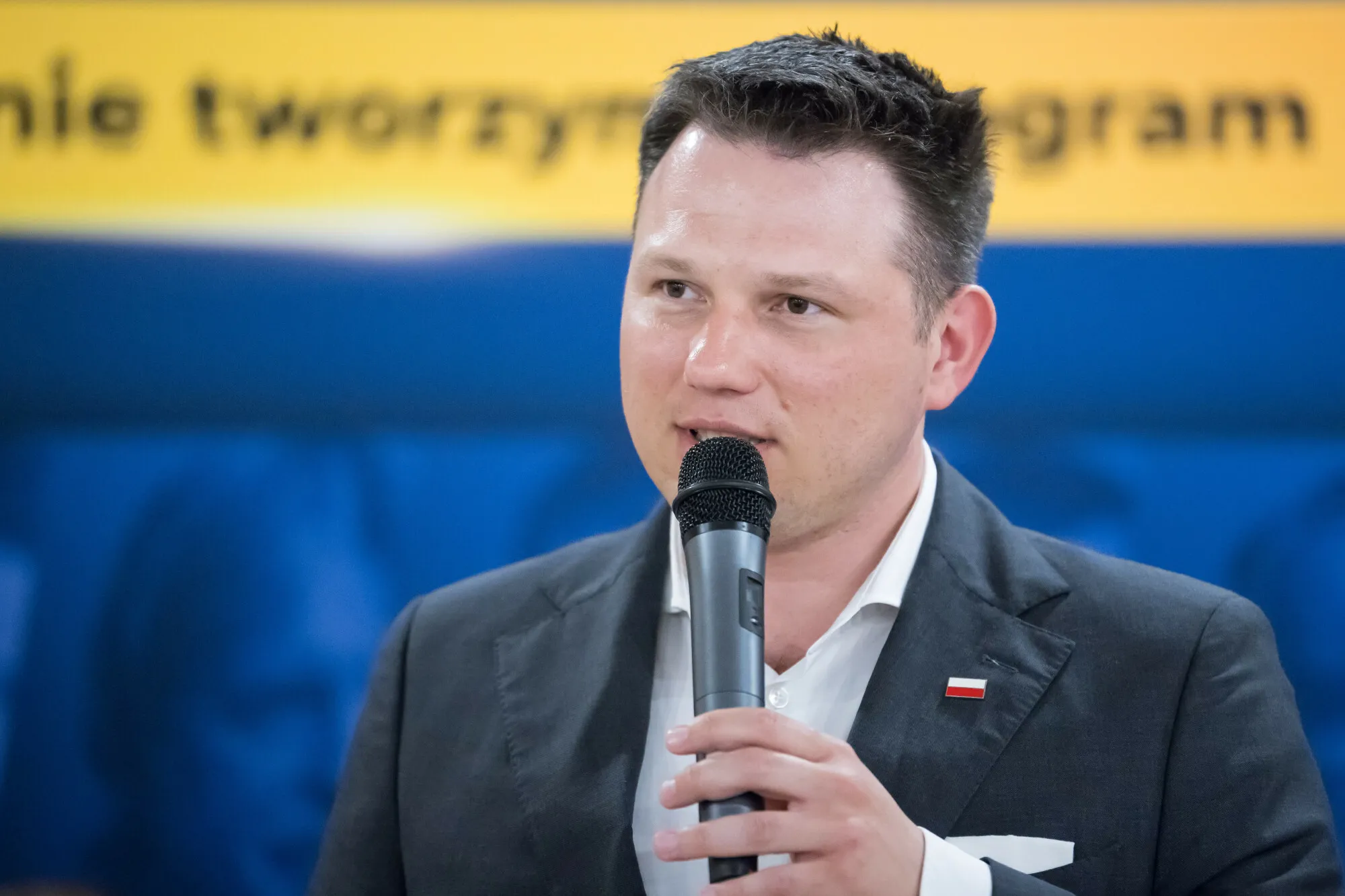 Poseł Mentzen zatrzymany na lotnisku w Londynie. "To upadające państwo..."