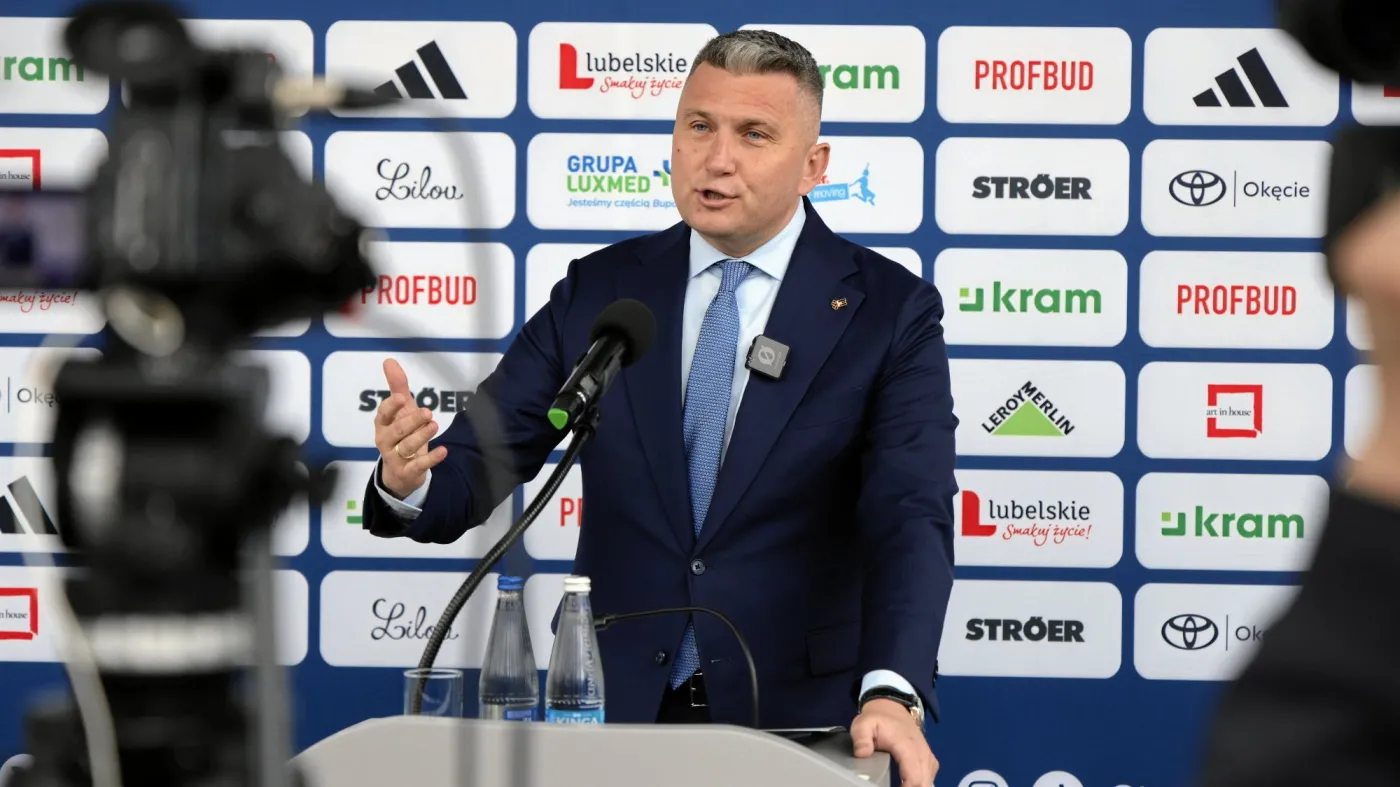 Afera Zondacrypto. Piesiewicz pokazał certyfikat zegarka. Czyje nazwisko jest na dokumencie?